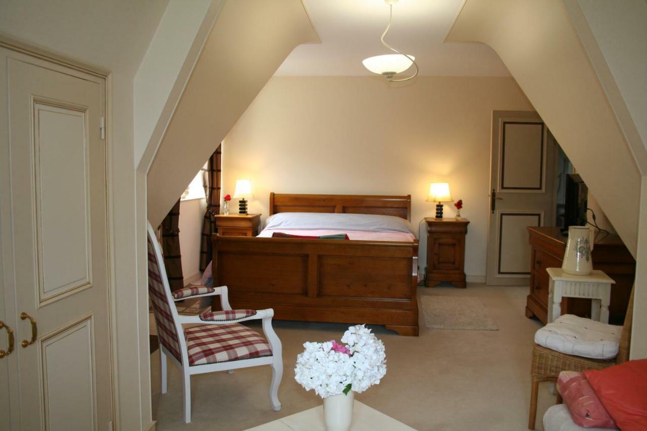 Chez Renee Et Raynal B&B Plounévez-Lochrist Kültér fotó