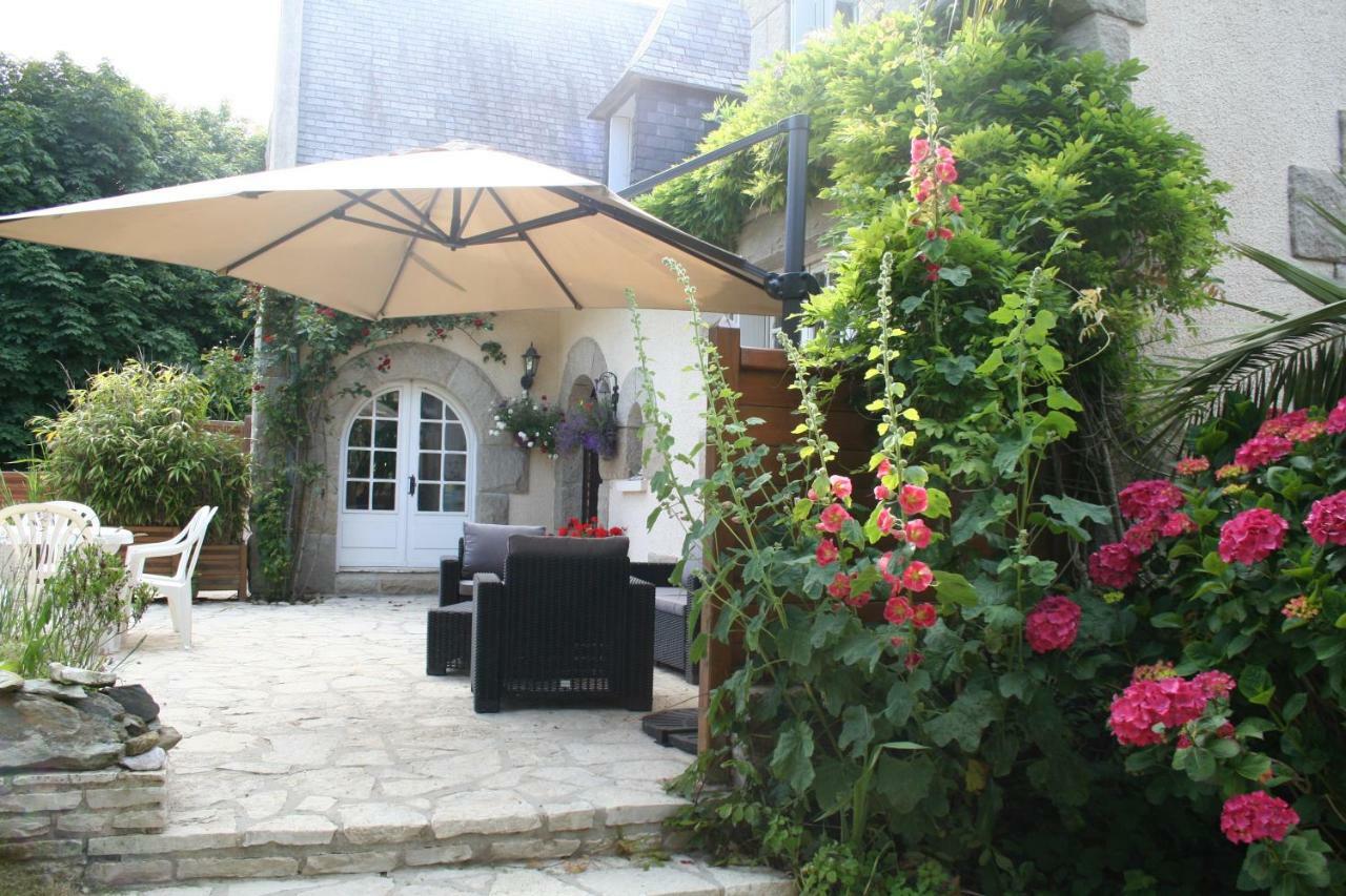 Chez Renee Et Raynal B&B Plounévez-Lochrist Kültér fotó